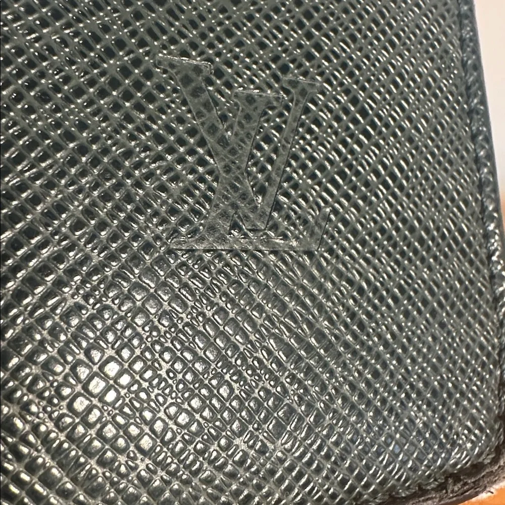 Louis Vuitton Taiga Porte Document Rosan leather briefcase Epicea.